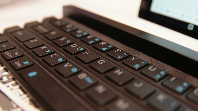 Illustration for article titled We Tried LG's Roll-Up Tablet Keyboard